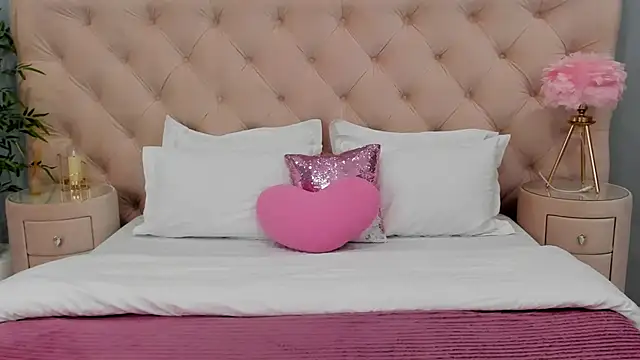 Snapshot of NoraHaynes chatting on February 1, 3:05 am NoraHaynes online show from February 1, 3:05 am