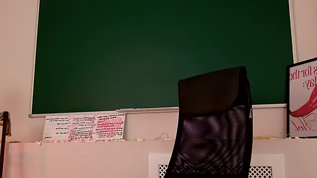 Snapshot of NoraHaynes chatting on May 2, 3:11 am NoraHaynes online show from May 2, 3:11 am