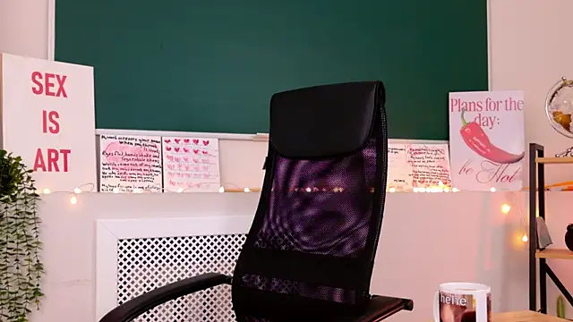 Snapshot of NoraHaynes chatting on May 22, 3:02 am NoraHaynes online show from May 22, 3:02 am