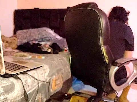 Snapshot of saenzjulieta1 chatting on October 12, 3:11 pm saenzjulieta1 online show from October 12, 3:11 pm