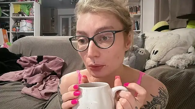 harleyblair online show from May 7, 8:03 pm