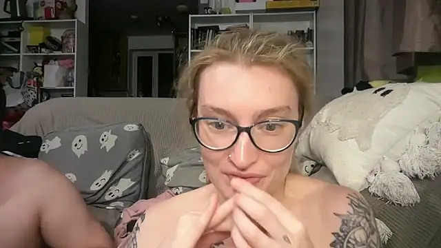 harleyblair online show from June 19, 1:43 am