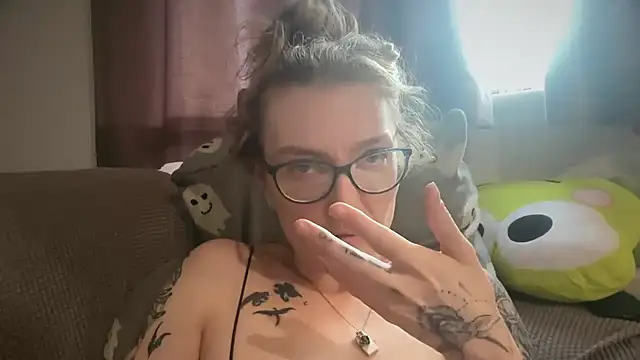 harleyblair online show from July 5, 6:15 pm