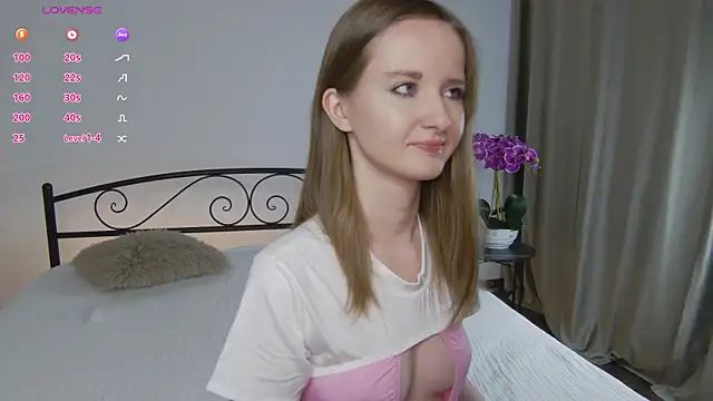 Snapshot of AlexsisFaee chatting on July 9, 8:13 pm AlexsisFaee online show from July 9, 8:13 pm