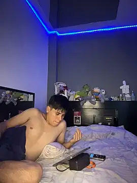 Snapshot of Kailertwink chatting on June 22, 3:58 am Kailertwink online show from June 22, 3:58 am