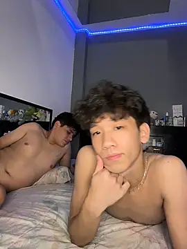Snapshot of Kailertwink chatting on July 10, 12:37 am Kailertwink online show from July 10, 12:37 am