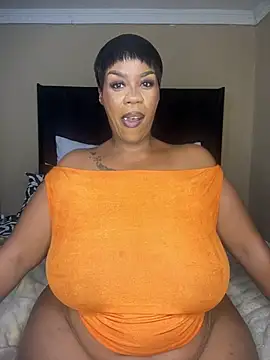 THICKBUNNYCHICKxxx online show from January 9, 9:05 pm