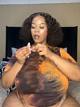 Snapshot of THICKBUNNYCHICKxxx chatting on April 23, 8:44 pm THICKBUNNYCHICKxxx online show from April 23, 8:44 pm