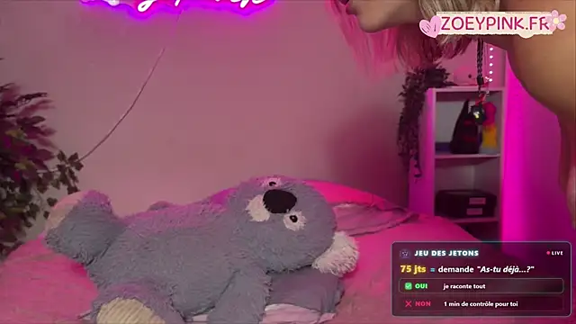 Snapshot of zoeypink chatting on August 5, 7:22 am zoeypink online show from August 5, 7:22 am
