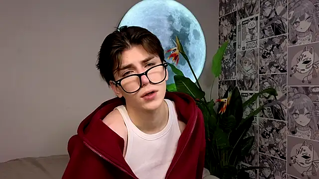 Snapshot of Oliver_Starboy chatting on October 4, 5:27 am Oliver Starboy online show from October 4, 5:27 am