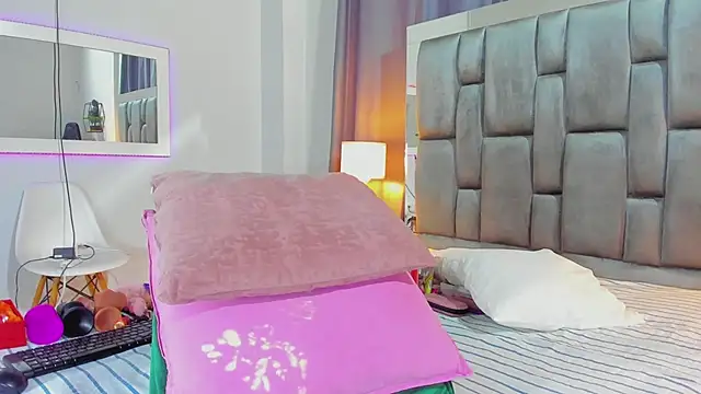 Violet horny05 online show from October 7, 7:33 pm