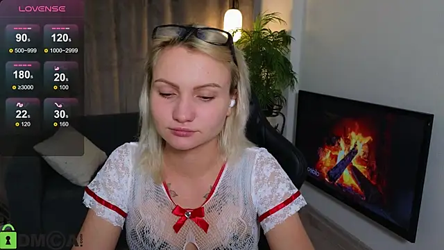 Snapshot of Cameronlovely_ chatting on October 18, 7:14 pm Cameronlovely online show from October 18, 7:14 pm