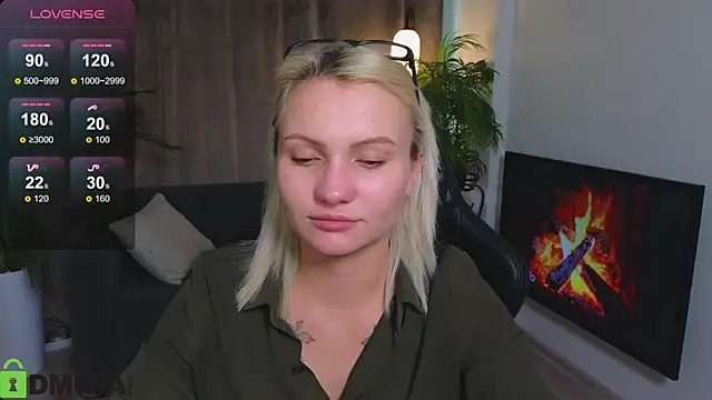 Snapshot of Cameronlovely_ chatting on October 22, 9:20 am Cameronlovely online show from October 22, 9:20 am