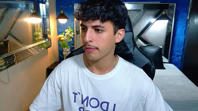 Snapshot of Alan_Del_Reyx chatting on February 18, 1:45 am Alan Del Reyx online show from February 18, 1:45 am