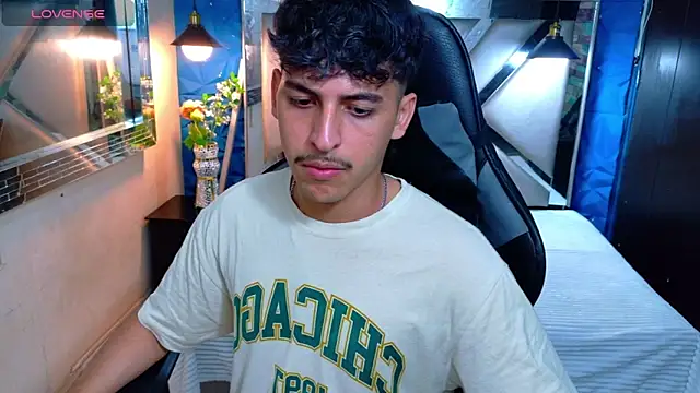 Snapshot of Alan_Del_Reyx chatting on February 26, 2:32 am Alan Del Reyx online show from February 26, 2:32 am