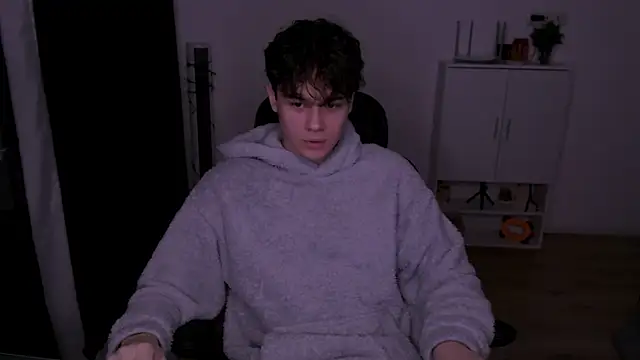 Tom-Eros online show from April 17, 8:01 pm