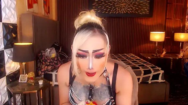 Snapshot of HorseCockDivine chatting on April 29, 10:41 am HorseCockDivine online show from April 29, 10:41 am