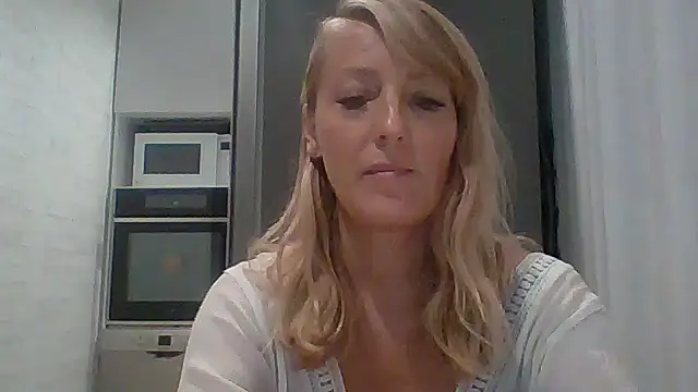 Snapshot of Vexxaa chatting on October 4, 4:16 pm Vexxaa online show from October 4, 4:16 pm