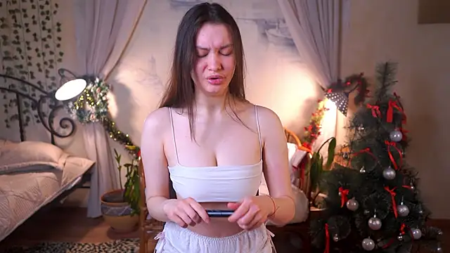 Snapshot of EvaDowe chatting on February 3, 4:43 am EvaDowe online show from February 3, 4:43 am