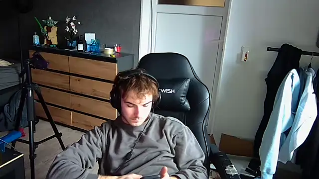 Snapshot of Rudi2007Eye chatting on February 11, 2:22 pm Rudi2007Eye online show from February 11, 2:22 pm