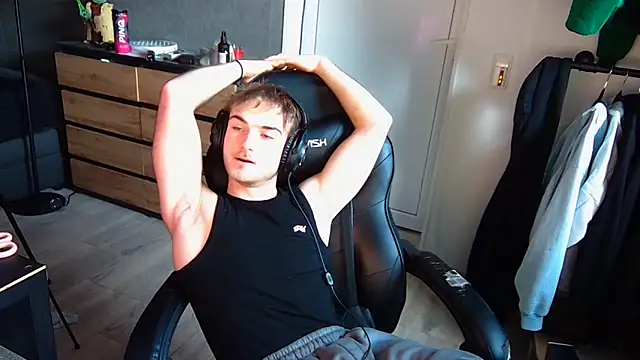 Snapshot of Rudi2007Eye chatting on February 19, 3:08 pm Rudi2007Eye online show from February 19, 3:08 pm