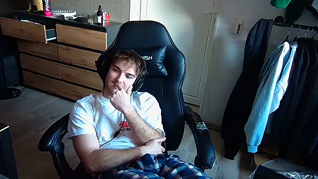 Snapshot of Rudi2007Eye chatting on February 20, 10:16 am Rudi2007Eye online show from February 20, 10:16 am