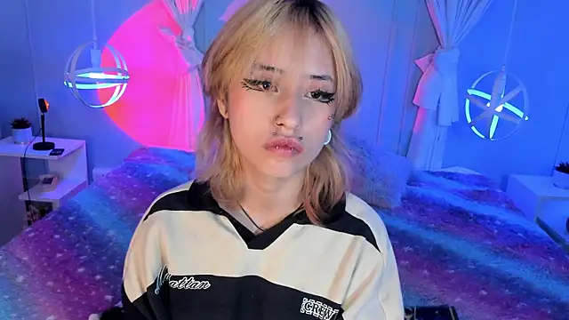 Hannahpage online show from October 8, 11:41 am