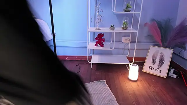 Hannahpage online show from February 5, 12:43 pm