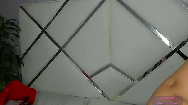 KikaDuque online show from April 14, 7:09 pm