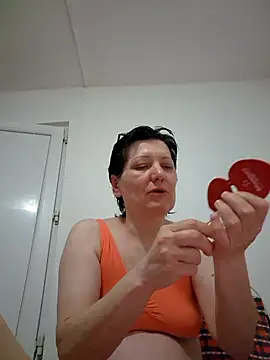 Snapshot of Vera_Elle chatting on April 20, 8:21 pm Vera Elle online show from April 20, 8:21 pm