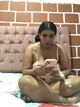 Rachellcooperrr online show from May 20, 12:50 am