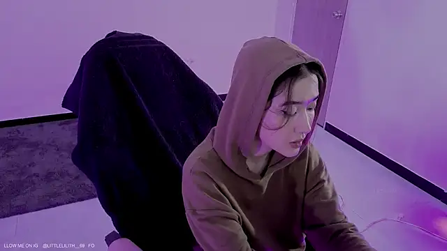 LilithCary online show from January 7, 9:39 pm