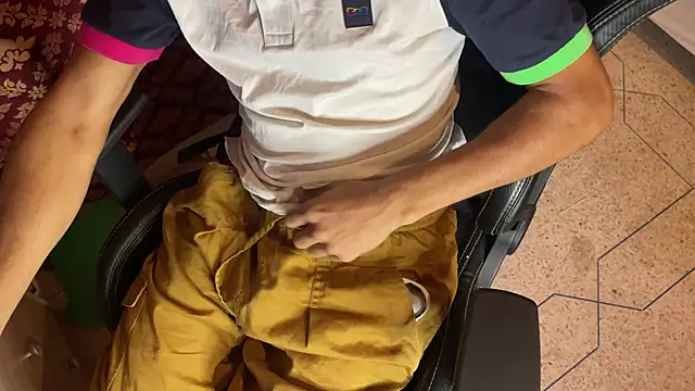 JUSTFORRICH online show from October 18, 1:45 pm