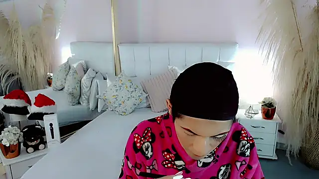 nathalialoes1 online show from December 15, 12:31 pm