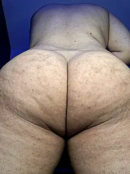 Snapshot of kit_hott chatting on June 27, 4:45 pm kit hott online show from June 27, 4:45 pm