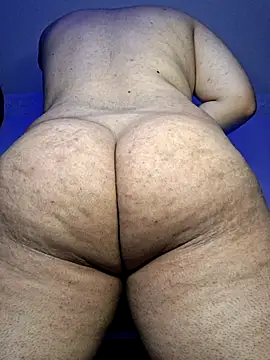 Snapshot of kit_hott chatting on July 1, 7:46 pm kit hott online show from July 1, 7:46 pm