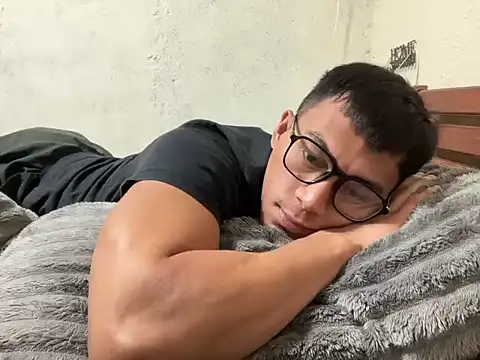 PinooyMilker online show from December 19, 1:51 pm