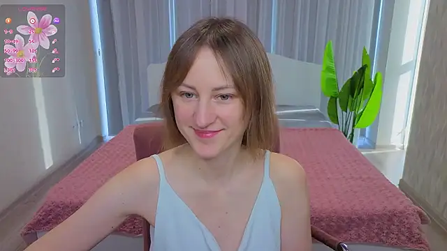 Snapshot of LuluChiiii chatting on February 3, 9:58 am LuluChiiii online show from February 3, 9:58 am