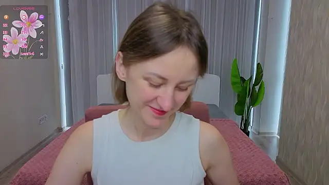 Snapshot of LuluChiiii chatting on February 8, 11:13 am LuluChiiii online show from February 8, 11:13 am