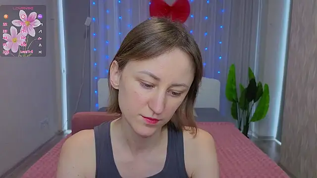 Snapshot of LuluChiiii chatting on February 11, 9:47 am LuluChiiii online show from February 11, 9:47 am