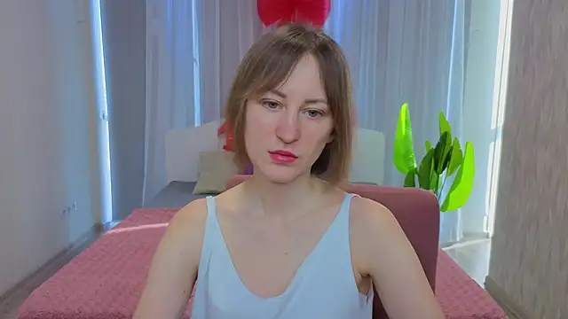 Snapshot of LuluChiiii chatting on February 22, 9:19 am LuluChiiii online show from February 22, 9:19 am