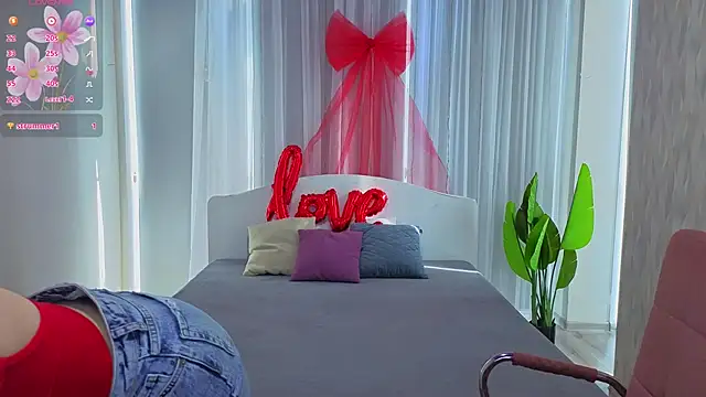 Snapshot of LuluChiiii chatting on March 1, 11:45 am LuluChiiii online show from March 1, 11:45 am