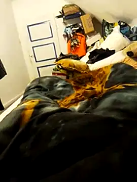 Snapshot of chrisdic27 chatting on February 22, 6:35 am chrisdic27 online show from February 22, 6:35 am