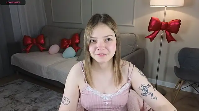 patriciapink online show from February 19, 8:10 am