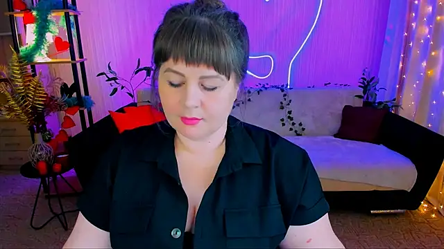 CrystaalStaar online show from May 22, 6:35 pm