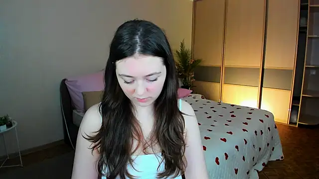 Snapshot of AlluringLookk chatting on June 24, 4:39 pm AlluringLookk online show from June 24, 4:39 pm