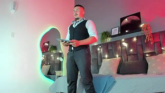 MrFox   online show from February 7, 7:28 pm