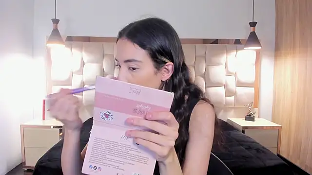 Emilia Bons online show from January 11, 1:27 pm