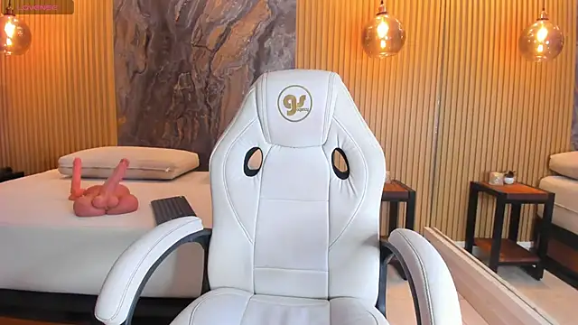 chloe murray online show from November 8, 7:23 pm