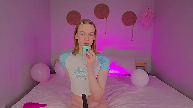 Snapshot of Olivia-Pink chatting on January 18, 2:54 pm Olivia-Pink online show from January 18, 2:54 pm